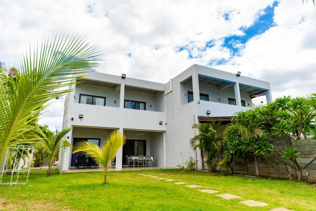 Pointe aux Sable Stella Marris Beachfront Villa מראה חיצוני תמונה