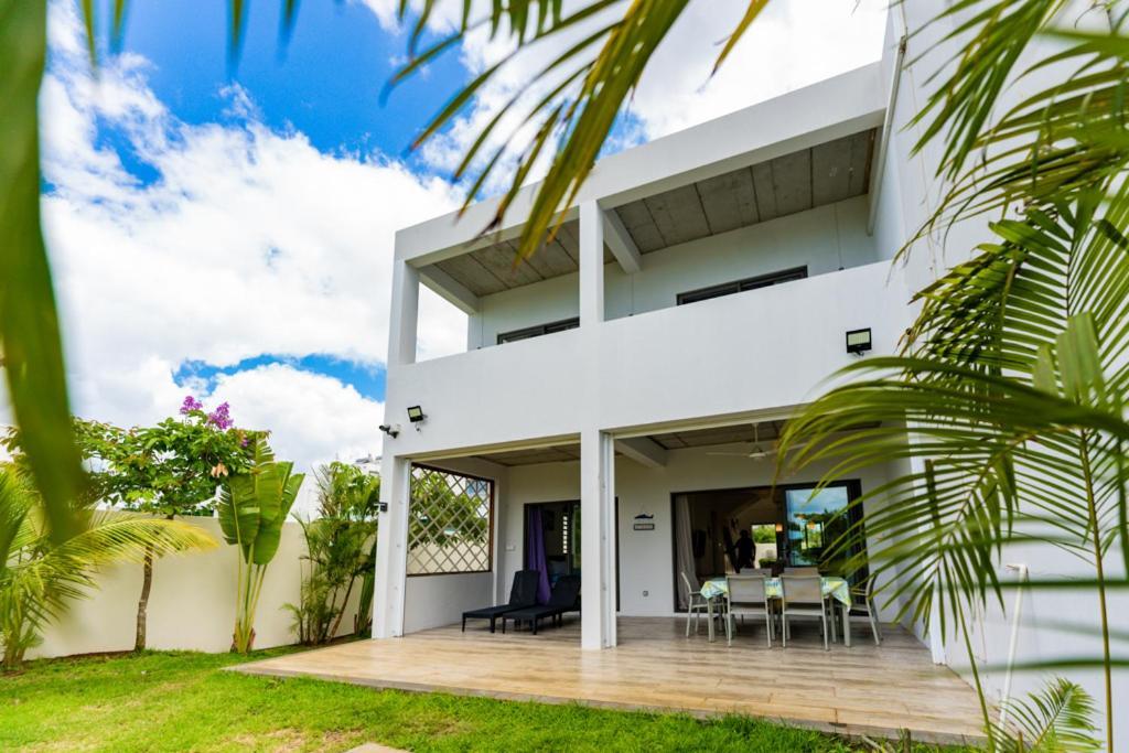 Pointe aux Sable Stella Marris Beachfront Villa מראה חיצוני תמונה