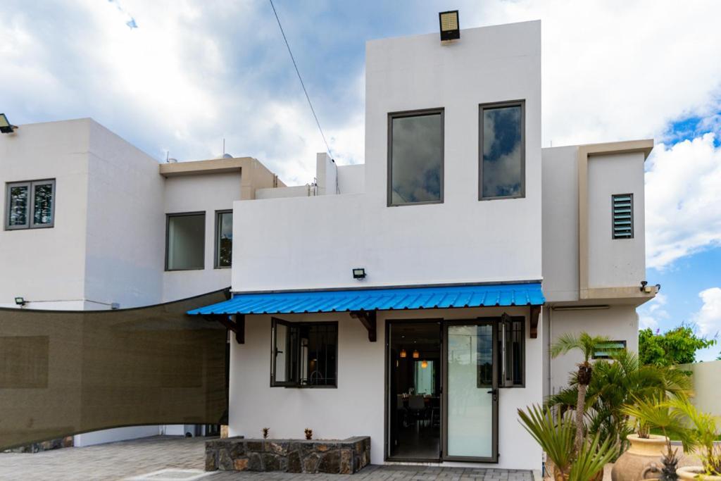 Pointe aux Sable Stella Marris Beachfront Villa מראה חיצוני תמונה